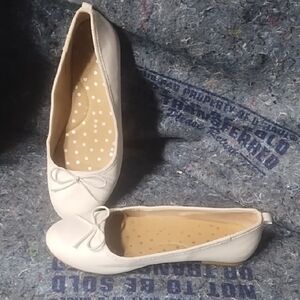 Cat & Jack Cream Dress Shoes with Classic Design